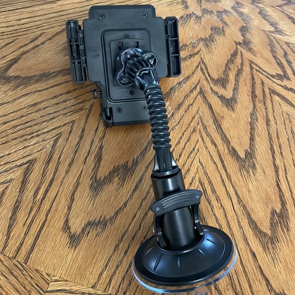 New Case Logic Car Mount Kit for Mobile Phones (Universal) - Picture 12 of 13